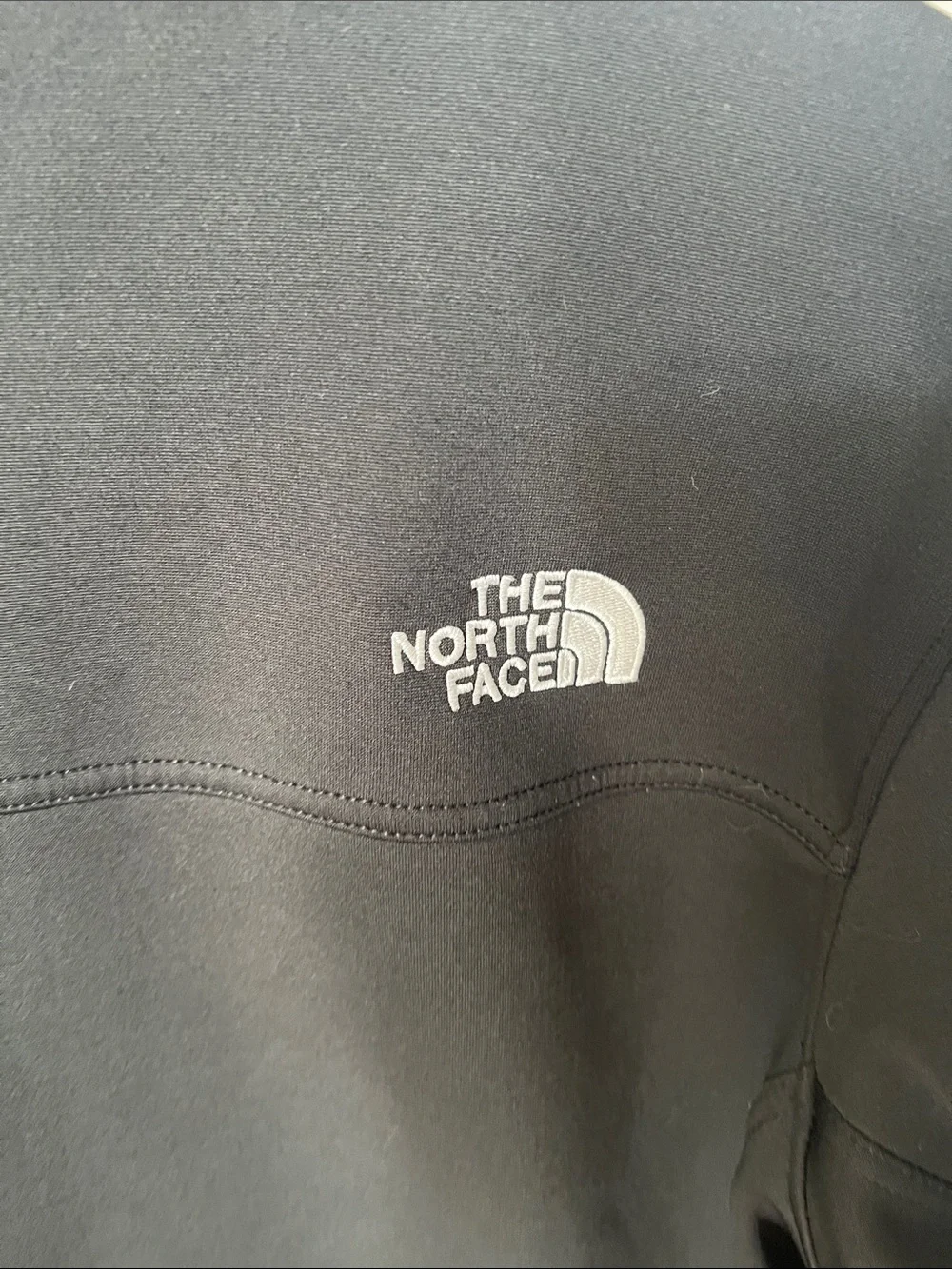 The North Face Black Men's Softshell Zip-Up Jacket